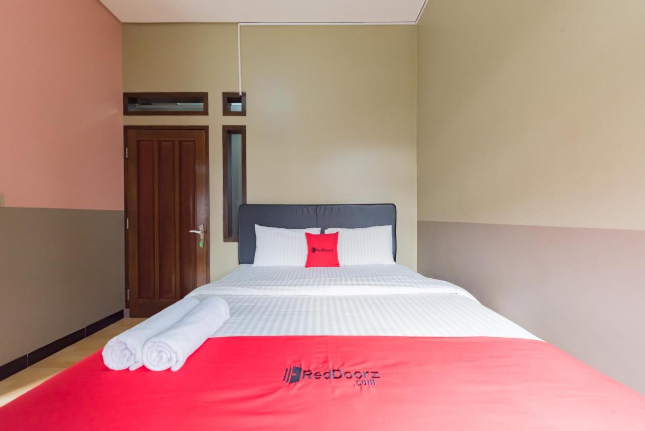 Hotel Reddoorz Syariah Near Politeknik Negeri Bandung Campus Cimahi Exterior foto