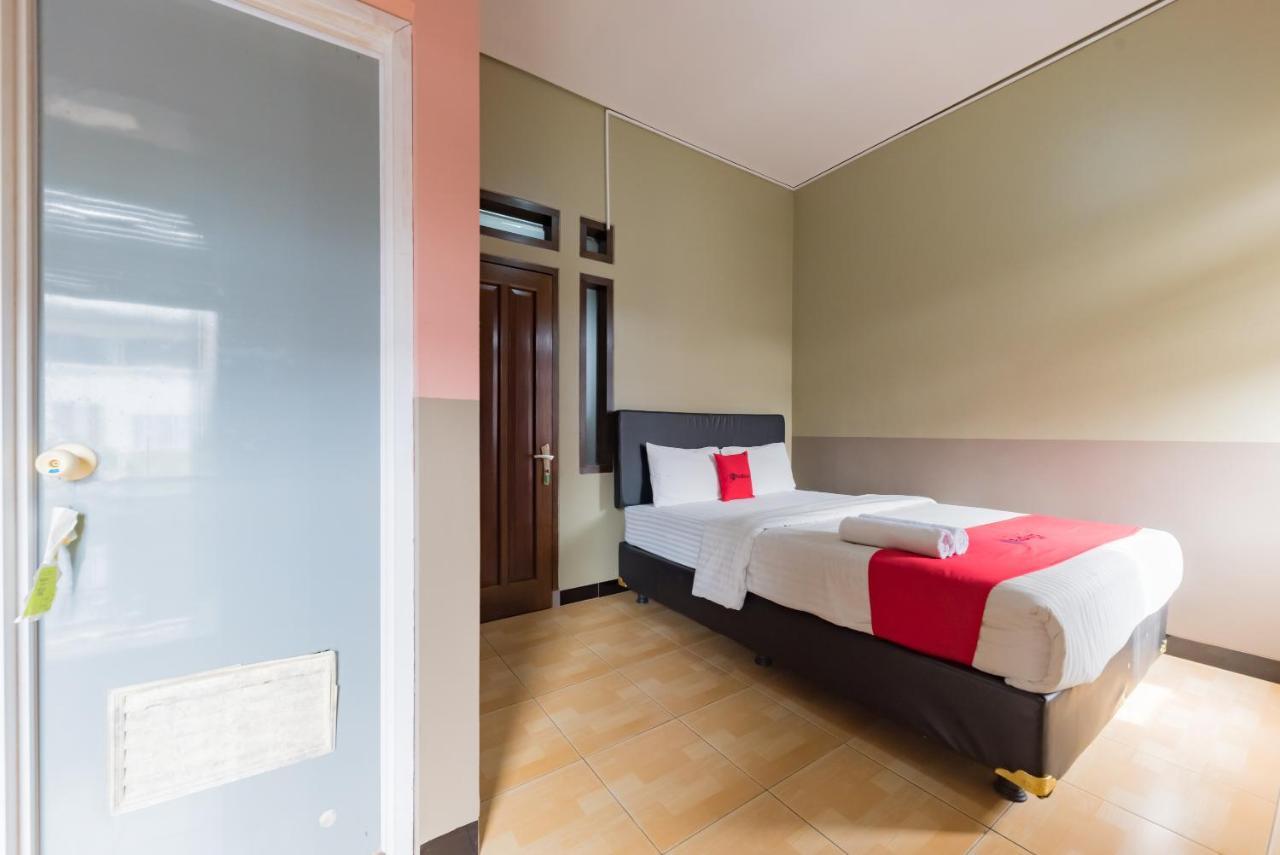 Hotel Reddoorz Syariah Near Politeknik Negeri Bandung Campus Cimahi Exterior foto
